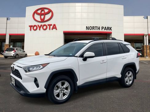 Used 2021 Toyota RAV4 XLE FWD image 1