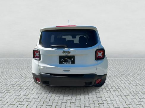 Used 2023 Jeep Renegade Latitude AWD/4WD image 7