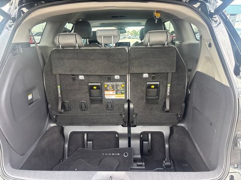 Used 2021 Toyota Sienna XLE FWD image 13