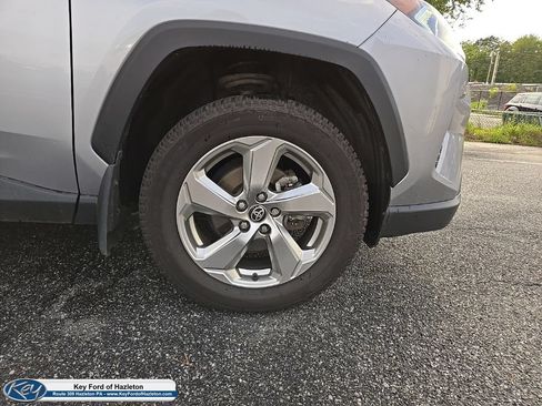 Used 2021 Toyota RAV4 XLE Premium AWD/4WD image 16