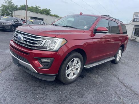 Used 2018 Ford Expedition XLT w/ Equipment Group 202A RWD image 2