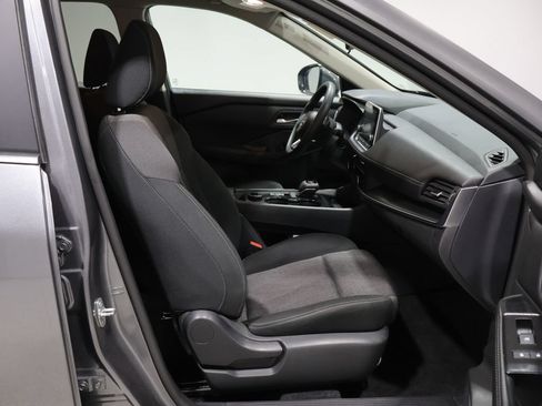 Used 2024 Nissan Rogue SV AWD/4WD image 25