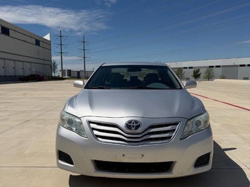 Used 2010 Toyota Camry LE image 3