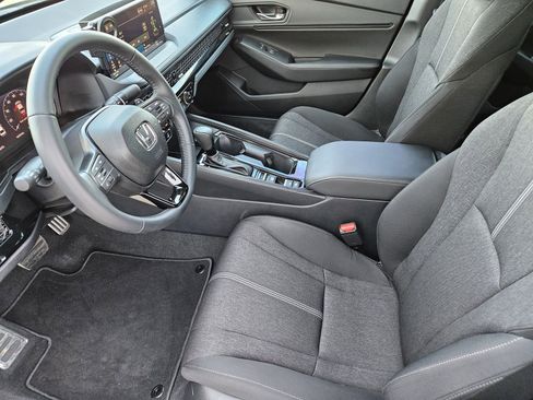 Used 2025 Honda Accord Sport image 16