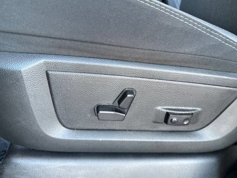 Used 2024 RAM 2500 Big Horn AWD/4WD image 12