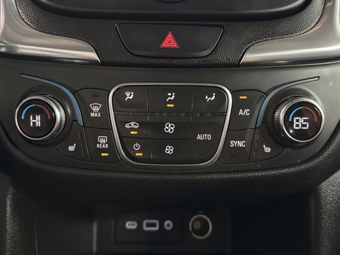 Used 2021 Chevrolet Equinox LT image 25