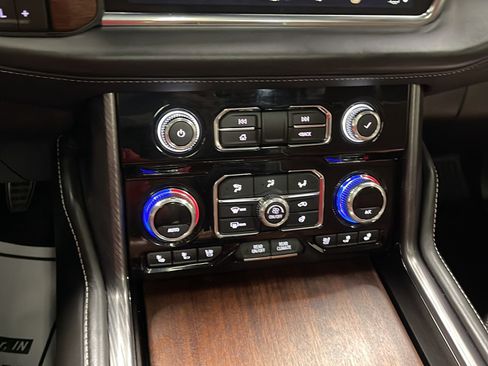 Used 2024 GMC Yukon Denali Ultimate AWD/4WD image 11