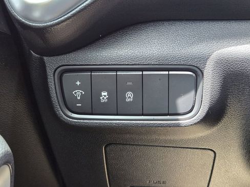 Certified 2025 Kia Soul LX w/ LX Technology Package FWD image 24