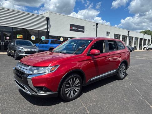Used 2019 Mitsubishi Outlander SE AWD/4WD image 1