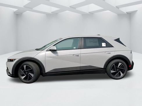 New 2025 Hyundai Ioniq 5 SE image 8