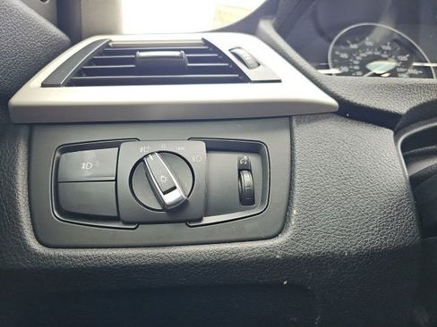 Used 2015 BMW 320i Sedan image 32