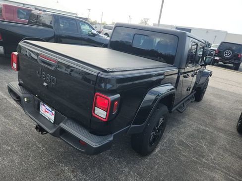 Used 2022 Jeep Gladiator Sport AWD/4WD image 4