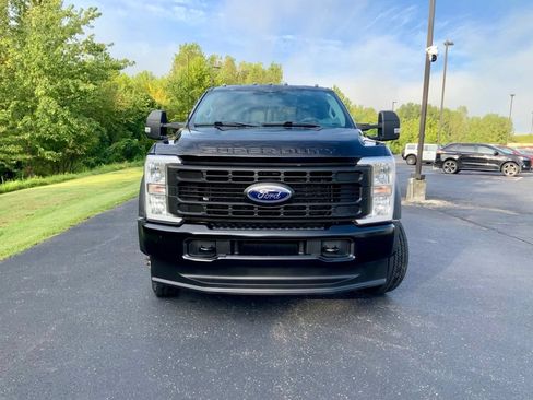 Used 2023 Ford F550 4x4 Crew Cab Super Duty image 3