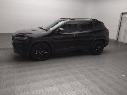 Used 2021 Jeep Cherokee Latitude Plus FWD image 2