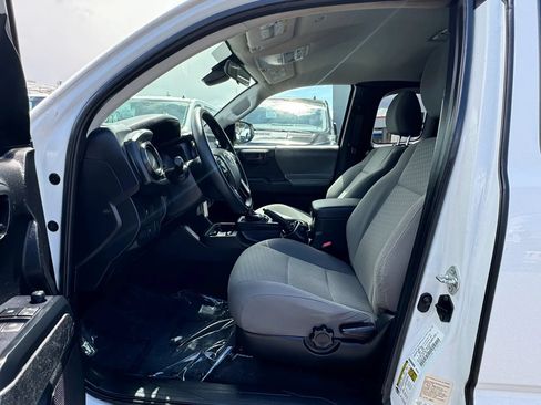 Used 2022 Toyota Tacoma SR RWD image 9
