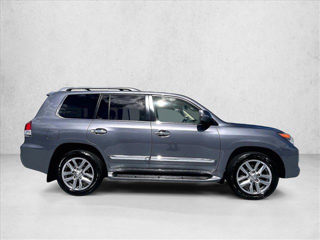 Used 2013 Lexus LX 570 4WD w/ Luxury Pkg w/Pre-crash image 4