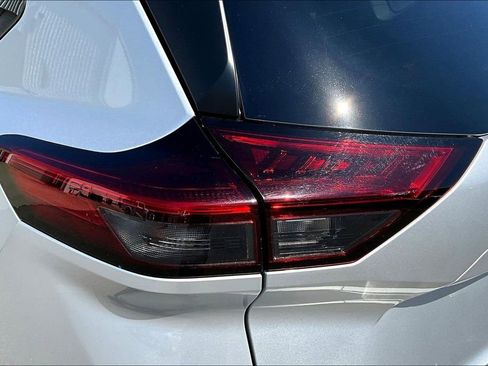 Used 2025 Nissan Rogue SV FWD image 25