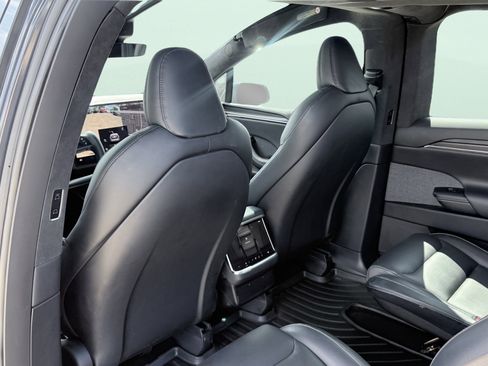 Used 2023 Tesla Model X Plaid image 32