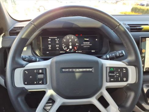 Used 2025 Land Rover Defender 110 S image 24