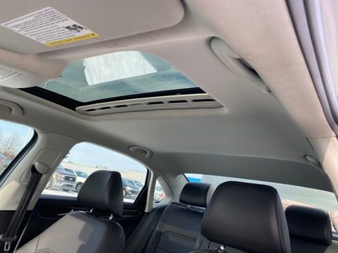 Used 2022 Volkswagen Passat 2.0T image 14