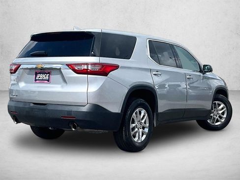 Used 2021 Chevrolet Traverse LS FWD image 2