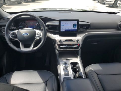 Used 2023 Ford Explorer XLT image 18