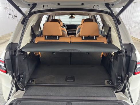 Used 2024 BMW X7 xDrive40i w/ Premium Package image 62