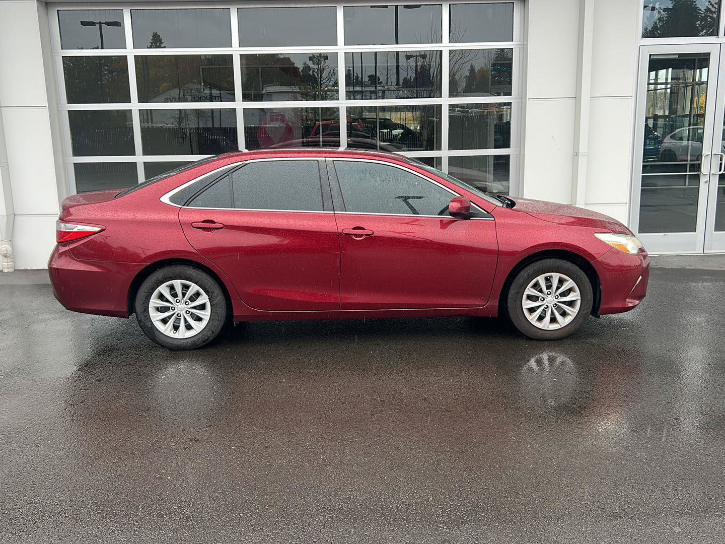 Used 2015 Toyota Camry LE FWD image 6