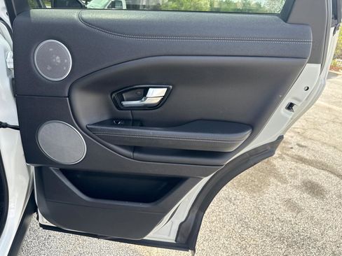 Used 2017 Land Rover Range Rover Evoque SE image 23