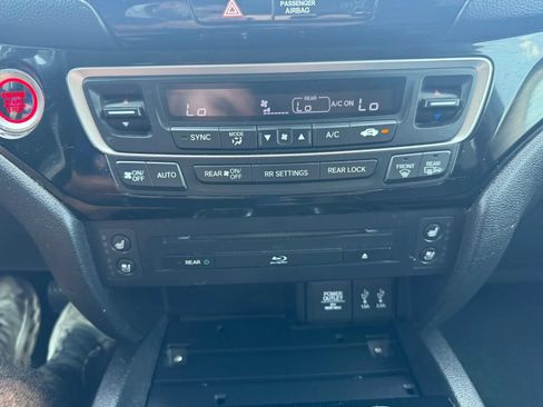 Used 2016 Honda Pilot Elite image 36