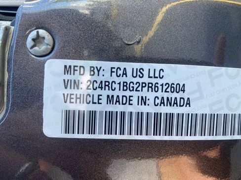 Used 2023 Chrysler Pacifica Touring-L FWD image 28