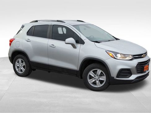 Used 2019 Chevrolet Trax LT w/ LT Convenience Package image 2