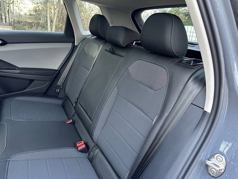 Used 2024 Volkswagen Taos SE w/ MDO Package image 30