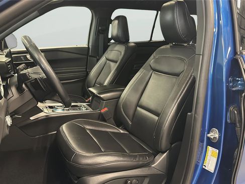 Used 2020 Ford Explorer XLT w/ Equipment Group 202A image 10