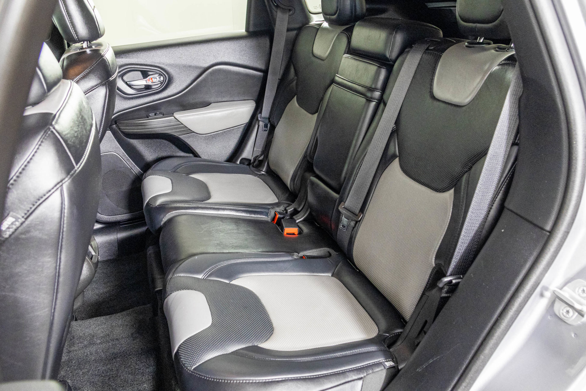Used 2014 Jeep Cherokee Limited w/ Luxury Group FWD image 36