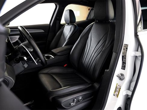 Used 2023 Maserati Grecale GT image 31