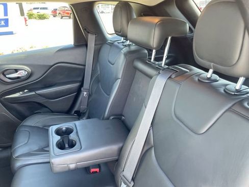Used 2015 Jeep Cherokee Limited image 13