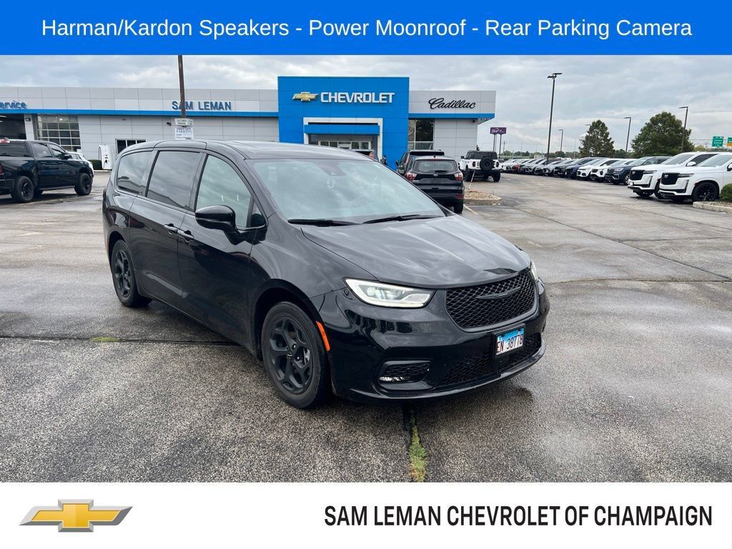 Used 2022 Chrysler Pacifica Limited w/ S Appearance Package FWD image 1