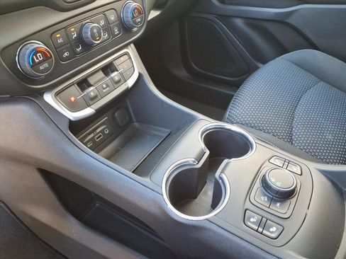 Used 2023 GMC Terrain SLE w/ Driver Convenience Package image 11