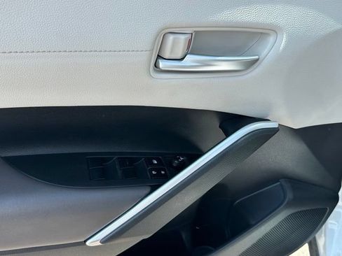 Used 2022 Toyota Corolla Cross XLE w/ Convenience Package FWD image 18