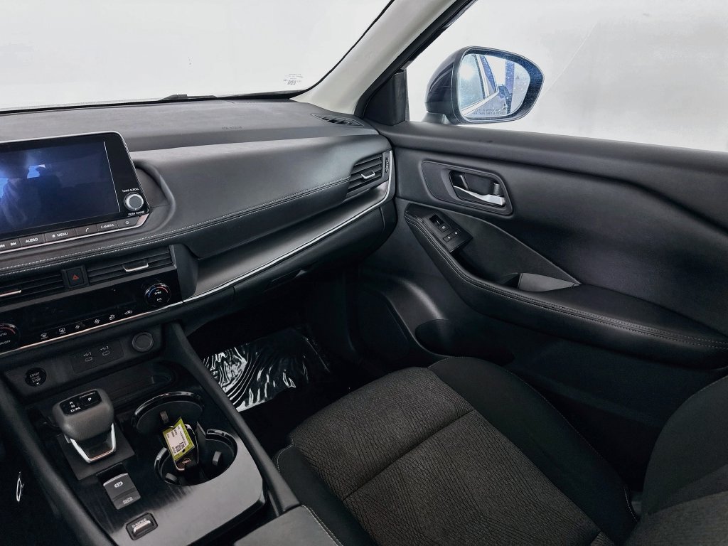 Used 2024 Nissan Rogue SV FWD image 30