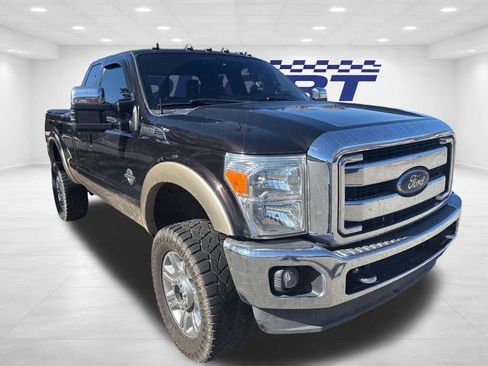 Used 2013 Ford F250 Lariat w/ Chrome Pkg image 3