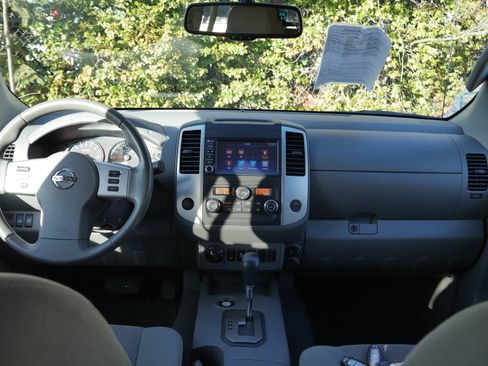 Certified 2020 Nissan Frontier SV w/ Midnight Edition Floor Mats image 8