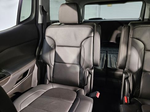 Used 2021 GMC Acadia SLT w/ Elevation Edition image 12