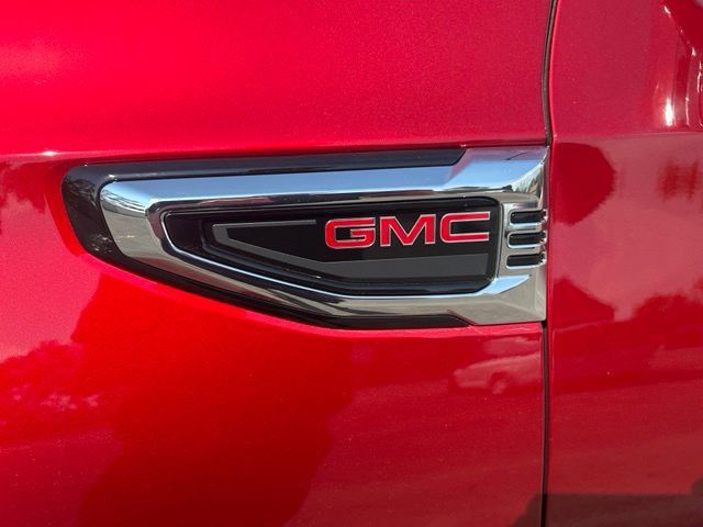 Used 2025 GMC Yukon Elevation AWD/4WD image 12