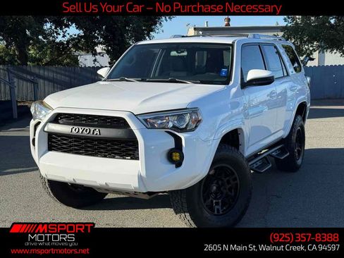 Used 2018 Toyota 4Runner SR5 AWD/4WD image 3