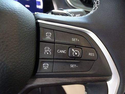 Certified 2024 Jeep Grand Cherokee L Limited w/ Luxury Tech Group II AWD/4WD image 8
