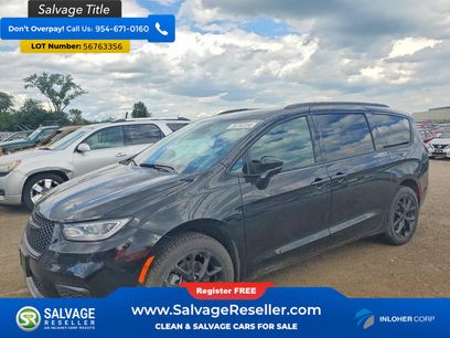 Used 2024 Chrysler Pacifica Touring-L w/ S Appearance Package