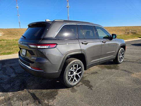 New 2025 Jeep Grand Cherokee Limited image 3