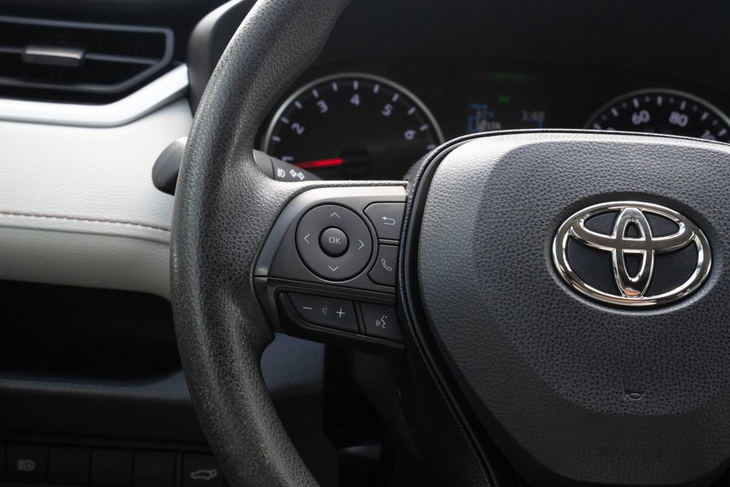 Used 2021 Toyota RAV4 XLE w/ Convenience Package FWD image 25